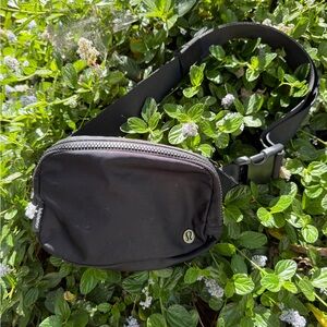 lululemon athletica Black Waist/Crossbody Belt Bag